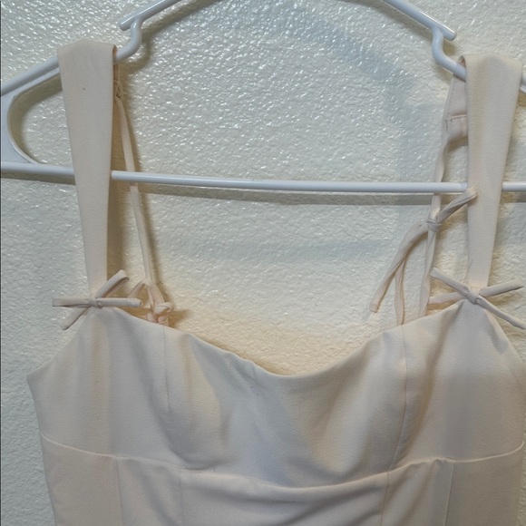 Isadora Bow-Detail Pleated A-Line
Midi Dress in Ivory - Picture 6 of 7